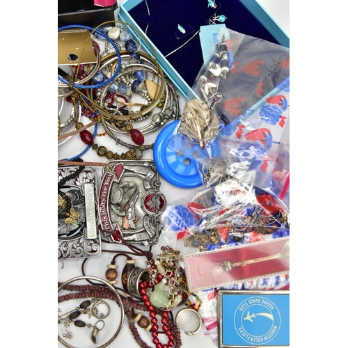 213 - AN ASSORTMENT OF COSTUME JEWELLERY, to include a selection of white metal jewellery items, some stam... 