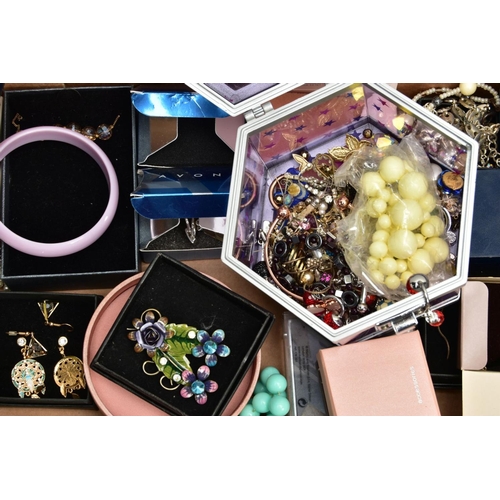 217 - A BOX OF ASSORTED COSTUME JEWELLERY, to include a charm bracelet fitted with multiple white metal ch... 