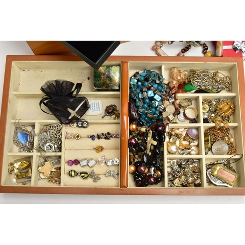 221 - A BOX OF COSTUME JEWELLERY WATCHES AND JEWELLERY BOXES, to include a large wooden jewellery box with... 