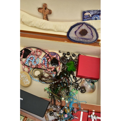 221 - A BOX OF COSTUME JEWELLERY WATCHES AND JEWELLERY BOXES, to include a large wooden jewellery box with... 