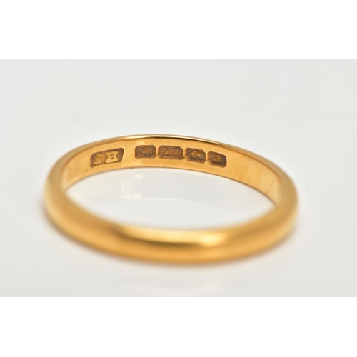 7 - A 22CT GOLD BAND RING, a polished D shaped band, approximate width 3mm x depth 1.5mm, hallmarked 22c... 