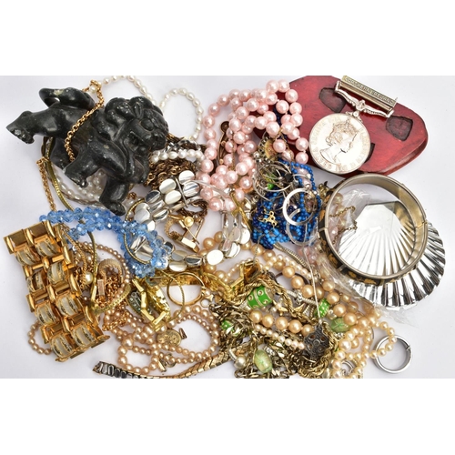 98 - A BAG OF ASSORTED COSTUME JEWELLERY, to include white metal damascene hinged bangle unmarked, a carv... 