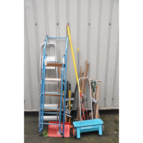 1206 - AN ALUMINIUM STEP LADDER length 165cm, a metal step ladder and a small collection of garden tools