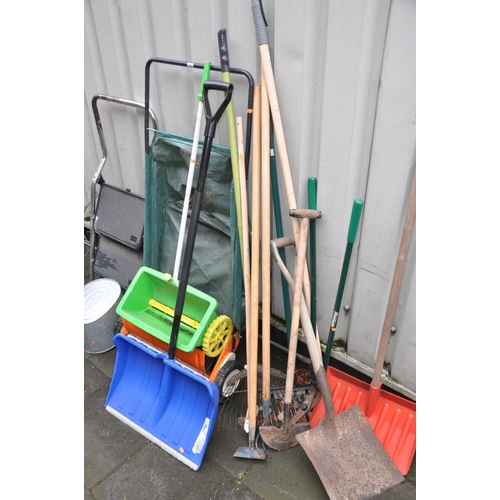 1210 - A SELECTION OF GARDEN TOOLS including a lawn sweeper, a lawn seeder, a set of steps etc