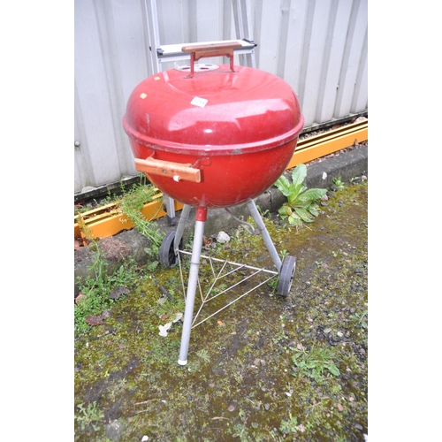 1214 - A WEBER DOMED BARBECUE on stand and an aluminium step ladder (2)