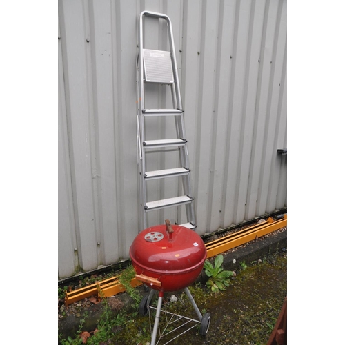 1214 - A WEBER DOMED BARBECUE on stand and an aluminium step ladder (2)