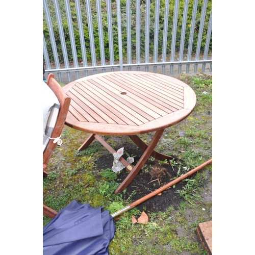 1220 - A MODERN NOVA HARDWOOD CIRCULAR  FOLDING GARDEN TABLE 130 cm in diameter, a parasol and a Hardwood l... 