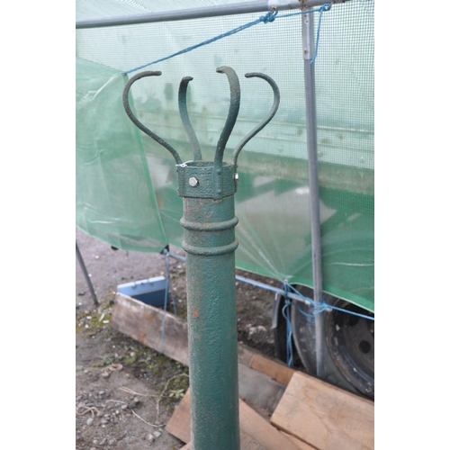 1228 - A VINTAGE CAST IRON LANTERN POST with swan neck attachment but no lantern, height 172cm (very heavy)... 