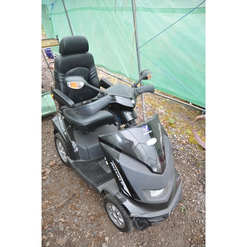 1233 - A HEARTWAY ROYALE 4 BY DRIVE ROAD LEGAL MOBILITY SCOOTER with charger, V5C present on a Q plate, 8MP... 