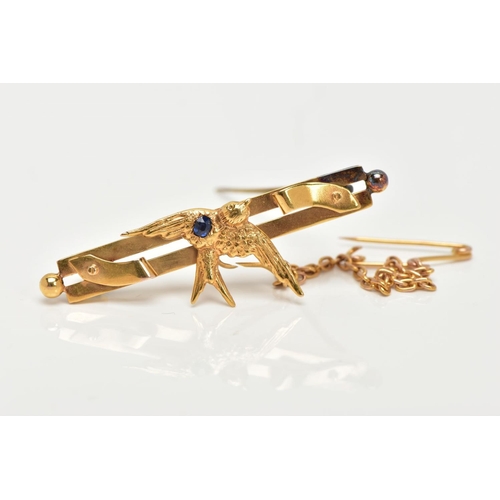 108 - AN EARLY 20TH CENTURY, 15CT GOLD SWALLOW BROOCH,  the realistically stylised swallow set with an ova... 