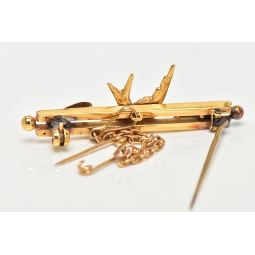 108 - AN EARLY 20TH CENTURY, 15CT GOLD SWALLOW BROOCH,  the realistically stylised swallow set with an ova... 