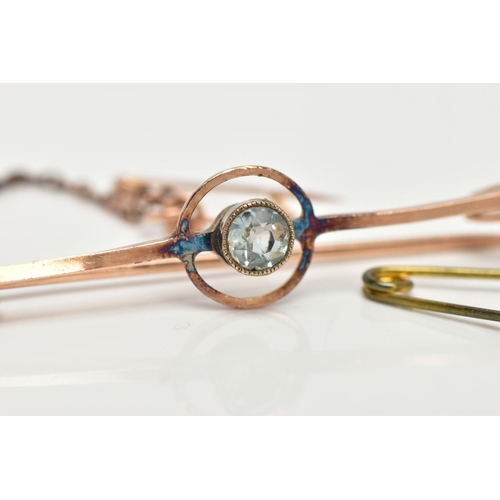 109 - A YELLOW METAL AQUAMARINE BAR BROOCH, set centrally with a circular cut aquamarine in a milgrain col... 