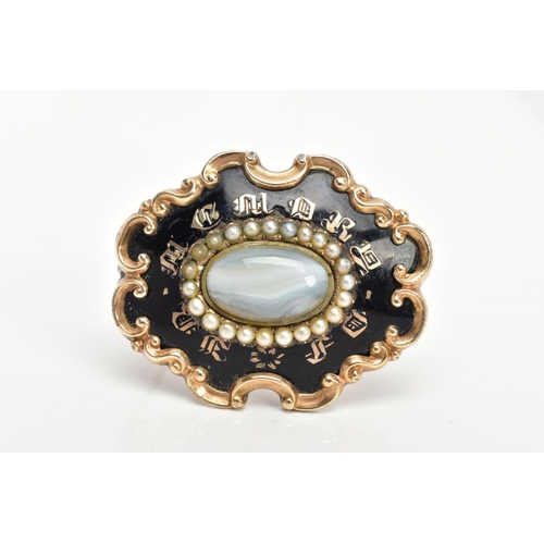 11 - A MID VICTORIAN MOURNING BROOCH, gold-plated oval design, black enamel with the words 'In Memory Of'... 