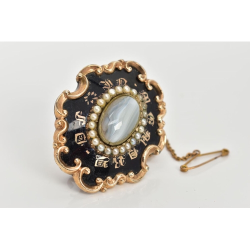 11 - A MID VICTORIAN MOURNING BROOCH, gold-plated oval design, black enamel with the words 'In Memory Of'... 