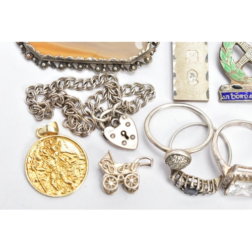 180 - AN ASSORTMENT OF SILVER AND WHITE METAL JEWELLERY, to include a silver ingot, hallmarked Birmingham ... 