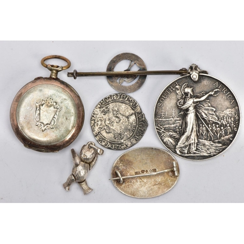 184 - AN ASSORTMENT OF SILVER AND WHITE METAL ITEMS, to include a silver brooch of the Swedish 'tre kronor... 