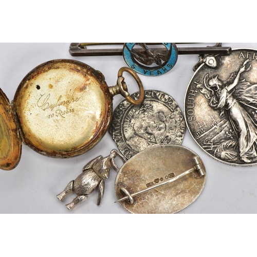 184 - AN ASSORTMENT OF SILVER AND WHITE METAL ITEMS, to include a silver brooch of the Swedish 'tre kronor... 