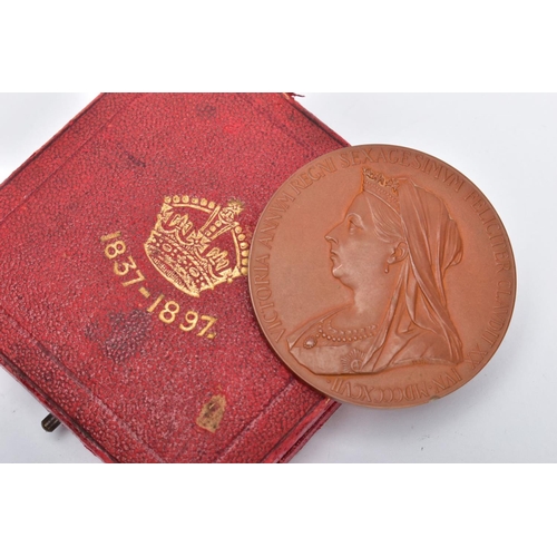 187 - BRONZE VICTORIAN JUBILEE COMMEMORATIVE COIN, approximate gross weight 74.9 grams, encased in origina... 