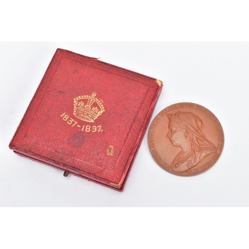 187 - BRONZE VICTORIAN JUBILEE COMMEMORATIVE COIN, approximate gross weight 74.9 grams, encased in origina... 