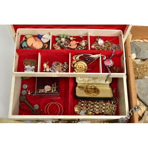 287 - A JEWELLERY BOX OF COSTUME JEWELLERY AND OTHER ITEMS, to include a cream jewellery box with contents... 