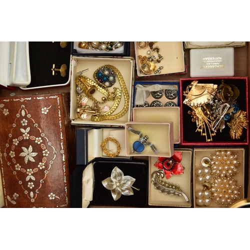 290 - A BOX OF ASSORTED ITEMS, to include various pieces of costume jewellery such as beaded necklaces, br... 