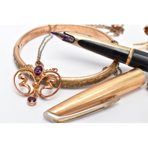 45 - AN ASSORTMENT OF GOLD FILLED AND ROLLED GOLD JEWELLERY, to include a gold filled necklace and brooch... 