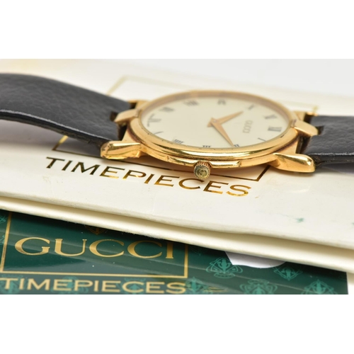 48 - A GENTS 'GUCCI' WRISTWATCH, round cream dial signed 'Gucci', Roman numerals, gold tone hands, within... 