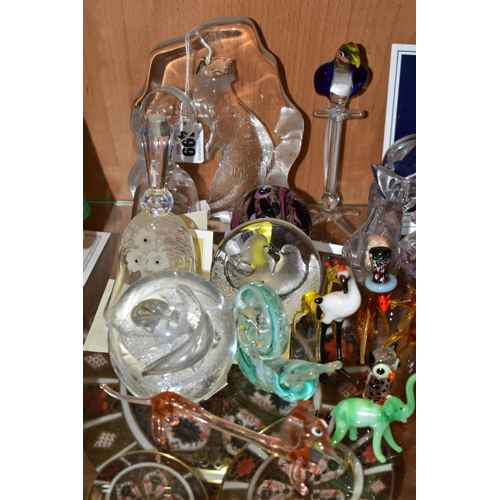 499 - A COLLECTION OF MODERN GLASS PAPERWEIGHTS HAND BLOWN ANIMAL AND BIRD FIGURES, ETC, including a Mats ... 