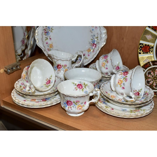 505 - A ROYAL ALBERT JUBILEE ROSE PATTERN NINETEEN PIECE TEA SET, comprising a bread and butter plate (sec... 