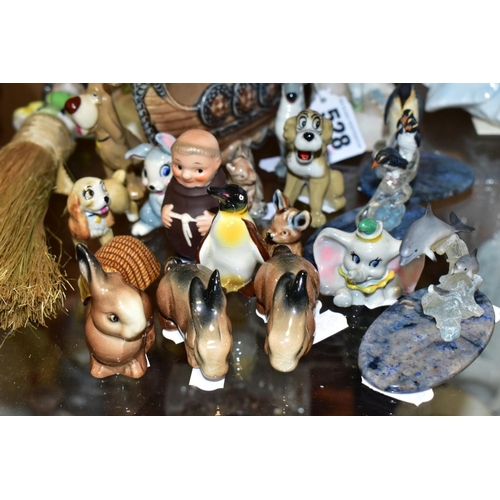 528 - A SMALL COLLECTION OF LATE 19TH AND 20TH CENTURY CERAMICS INCLUDING WADE WHIMSIE DISNEY CHARACTERS, ... 