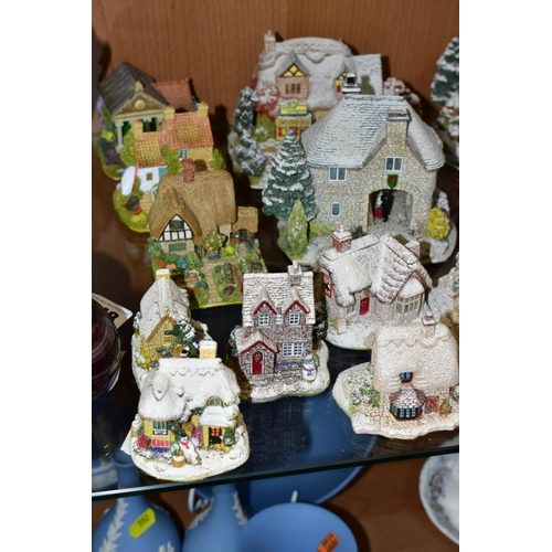 547 - NINETEEN LILLIPUT LANE SCULPTURES, no boxes and deeds, comprising three Christmas Specials The First... 