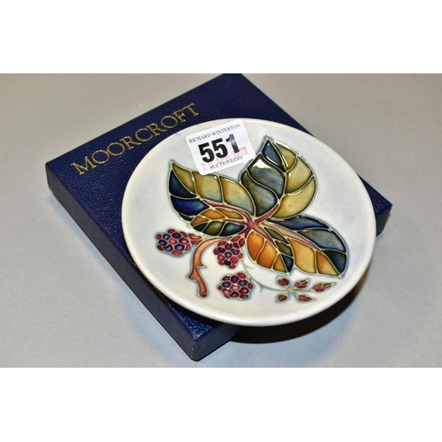 551 - A BOXED MOORCROFT POTTERY CIRCULAR PIN DISH DECORATED WITH A BLACKBERRIES AND BRAMBLE DESIGN, on a p... 