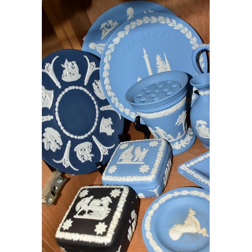 552 - SEVENTEEN PIECES OF WEDGWOOD JASPERWARE, mostly pale blue, includes a dark blue plate, diameter 20.5... 