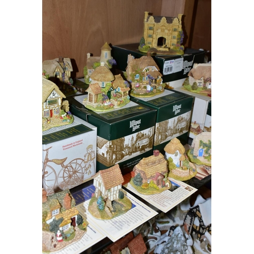 559 - TWENTY THREE LILLIPUT LANE SCULPTURES, seventeen boxed, twenty two with deeds, comprising twenty Sym... 