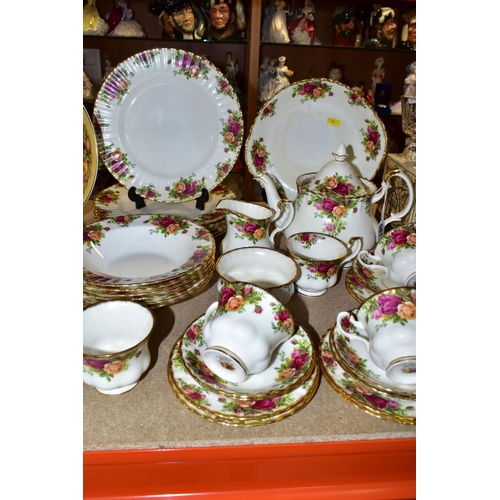 581 - A THIRTY FOUR PIECE ROYAL ALBERT OLD COUNTRY ROSES DINNER SERVICE, comprising a teapot, a sugar bowl... 