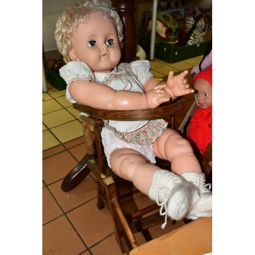 606 - A BOX AND LOOSE DOLLS AND A DOLL'S HIGH CHAIR, to include twelve plastic, composition, bisque and ra... 