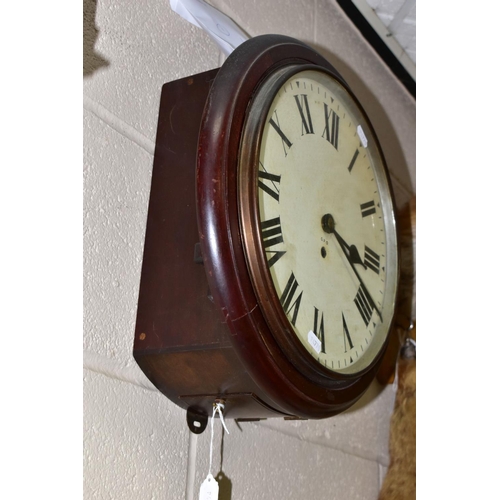 610 - AN EARLY 20TH CENTURY GPO CIRCULAR WALL CLOCK IN A MAHOGANY CASE, painted 29cm dial, Roman numerals,... 