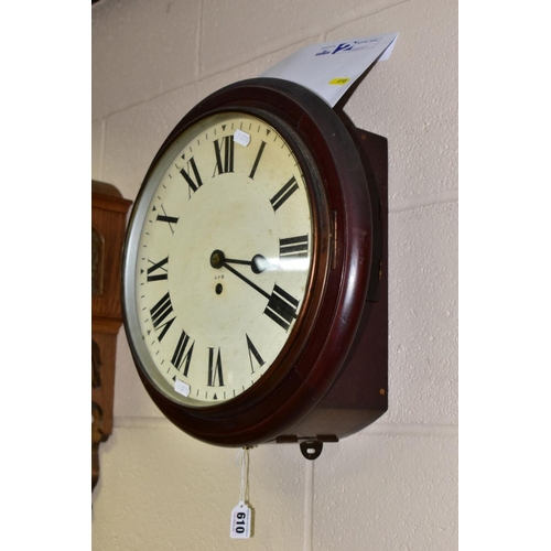 610 - AN EARLY 20TH CENTURY GPO CIRCULAR WALL CLOCK IN A MAHOGANY CASE, painted 29cm dial, Roman numerals,... 