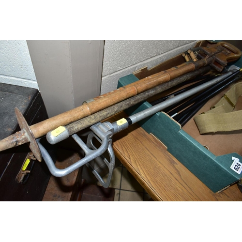 624 - A BOX OF SHOOTING RELATED ITEMS, to include three hardwood two part gun cleaning rods with fittings,... 