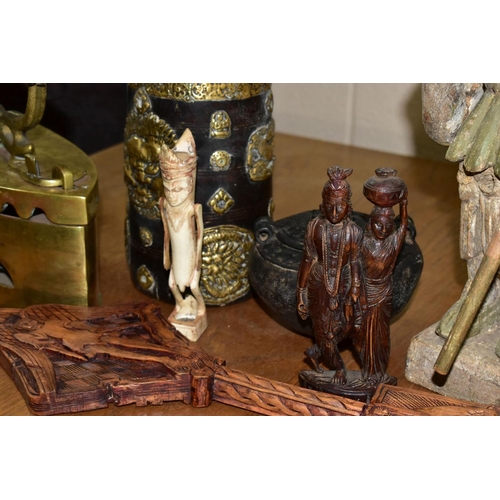 625 - A GROUP OF INTERNATIONAL WOODEN AND METAL ITEMS, comprising a carved wooden figure of a man height 3... 