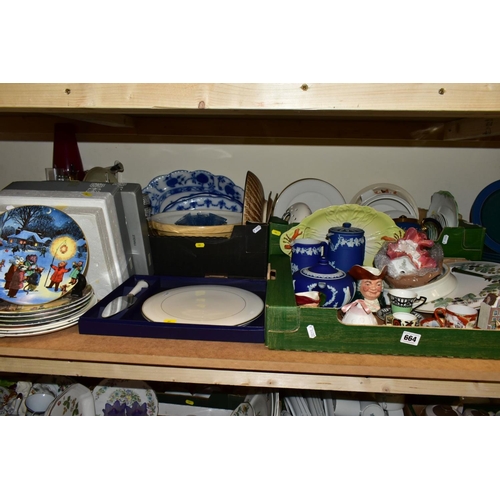 664 - THREE BOXES AND LOOSE CERAMICS AND GLASSWARES, to include a boxed Royal Worcester Silver Viceroy cak... 