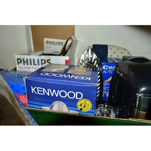 672 - FIVE BOXES AND LOOSE KITCHEN WARES AND CERAMICS, to include a boxed Kenwood juicer, a boxed Philips ... 