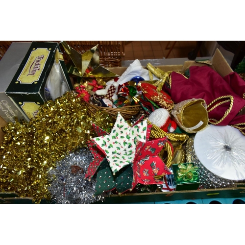 690 - FIVE BOXES AND LOOSE CHRISTMAS DECORATIONS, mainly late twentieth century and contemporary items, to... 