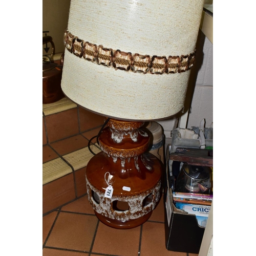 721 - A WEST GERMAN STYLE FAT LAVA FLOOR LAMP, with a bulb to the top and one to the inside of the base, t... 