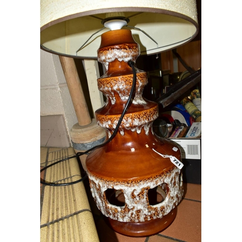 721 - A WEST GERMAN STYLE FAT LAVA FLOOR LAMP, with a bulb to the top and one to the inside of the base, t... 