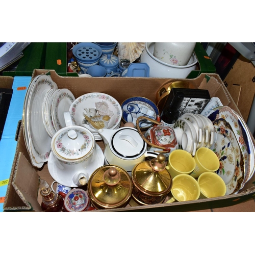 727 - FIVE BOXES AND LOOSE GLASSWARE, CERAMICS, PICTURES, SUNDRY HOUSEHOLD ITEMS, ETC, including approxima... 