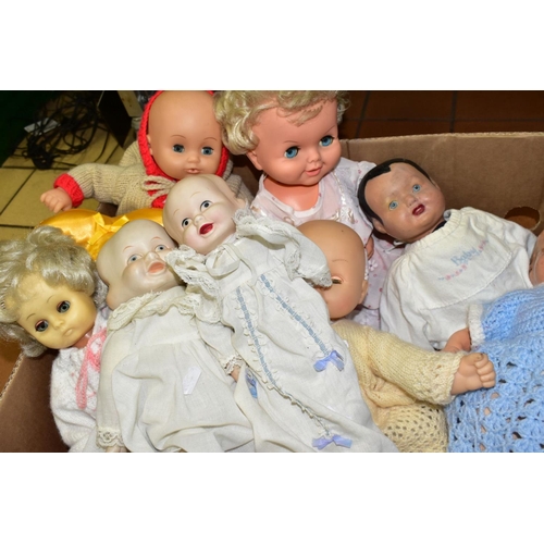 732 - A BOX AND LOOSE OF ASSORTED MID 20TH CENTURY AND MODERN DOLLS, including an Ashton Drake plastic and... 