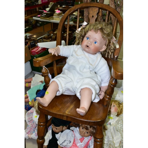 738 - A REPRODUCTION ASH CHILD'S SPINDLE BACK ELBOW CHAIR AND A QUANTITY OF PLASTIC AND BISQUE HEAD DOLLS,... 