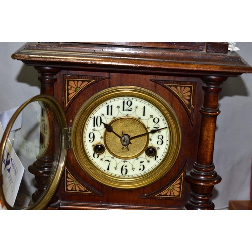 754 - A GERMAN HAMBURG AMERICAN CLOCK COMPANY MANTLE CLOCK, the uranium glass chapter ring has Arabic nume... 