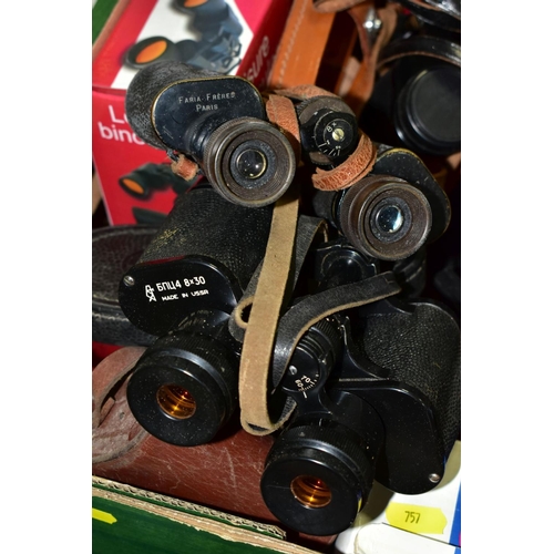 757 - A BOX OF  PHOTOGRAPHIC EQUIPMENT AND BINOCULARS ETC, to include  a Nettar 120 film camera, Olympus 1... 